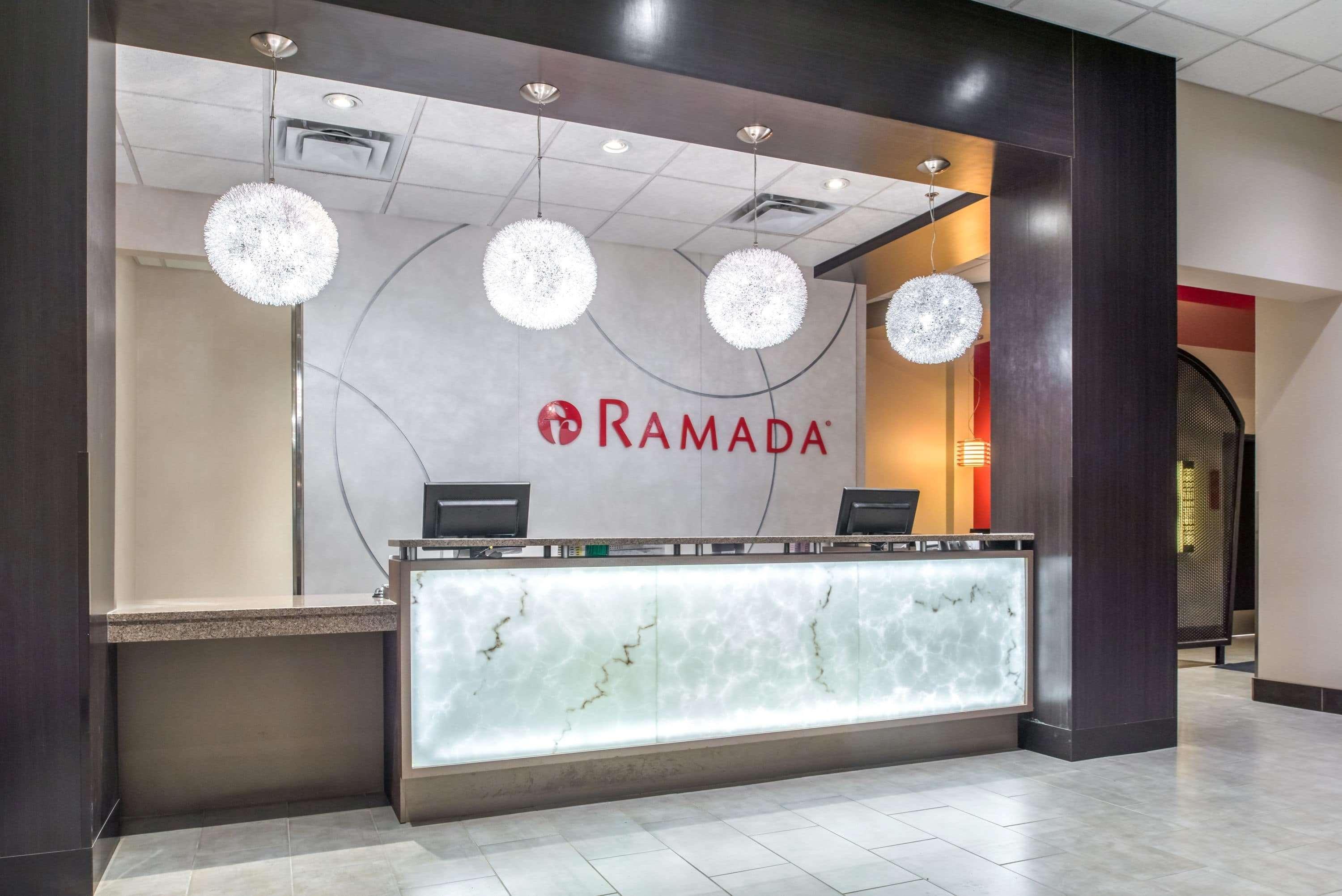 Hotel Ramada By Wyndham Saskatoon Exteriér fotografie